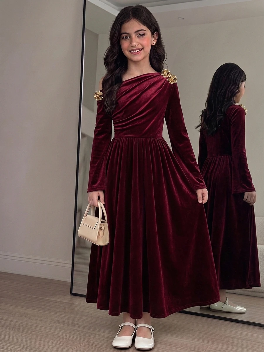 SHEIN Tween Girls Solid Burgundy Velvet Asymmetric Shoulder Mid-Length Dress, Gold Flower Decoration, Elegant One-Shoulder Design, Autumn/Winter - Burgundy - View 1