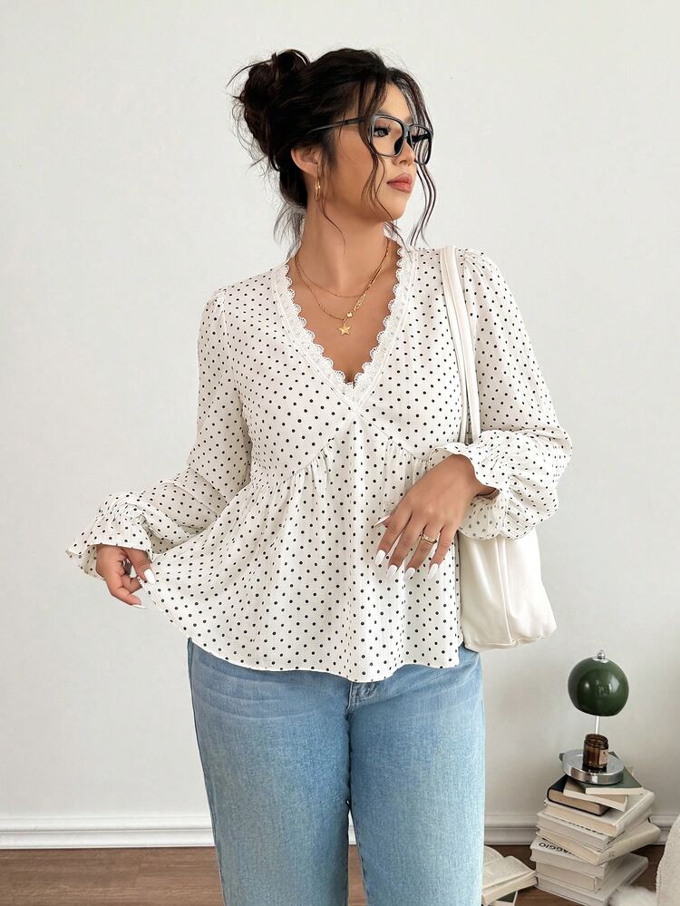 SHEIN Frenchy 大尺碼女款對比蕾絲V領波點圖案長袖時尚襯衫 - 杏色 - 查看 3
