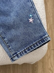 SHEIN 1件女童休閒學院風牛仔直筒花卉長褲 - 中等水洗藍 - 查看 3