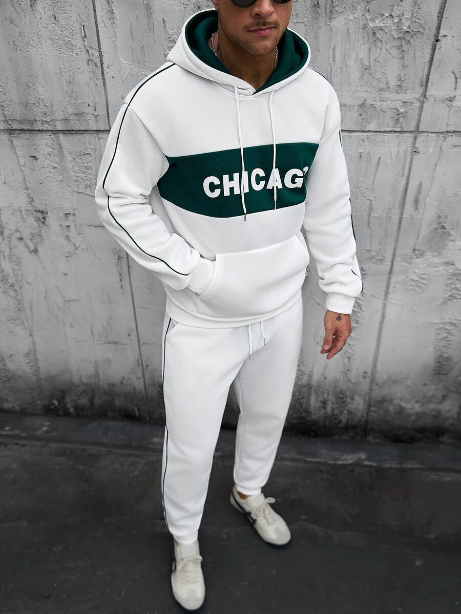 Manfinity CasualCool 男士連帽衛衣套裝,雙層帽身搭配對比色設計,對比色滾邊工藝,上衣拼接印花,連帽衛衣附口袋與抽繩,搭配彈性腰鬆緊運動長褲,褲側縫對比色滾邊設計,附口袋與抽繩,寬鬆版型,秋冬男士連帽衛衣套裝 - 白色 - 查看 1