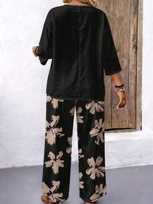 Weeklong Plus Size 2 Pieces Outfit Set, V-Neck 3/4 Sleeve Solid Color Top And Floral Print Wide Leg Pants, Women's Plus Size Casual Matching Set, Solid Color V-Neck Top And Abstract Floral Wide Leg Pants, Plus Size 2 Pieces Set - Multicolor - View 2