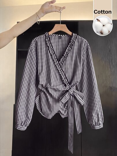 Muvela เสื้อเชิ้ตผู้หญิงผ้าฝ้ายลายตารางกิงแฮม แขนยาว คอวี แต่งขอบหูไม้ ผูกเอวรัดรูป สไตล์หรูหราลำลอง สำหรับใส่ทำงาน ลายตารางสีดำและขาว