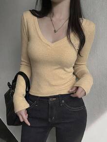 DAZY 女款 V 領純色極簡性感長袖優雅 T 恤 秋季 - 杏色 - 查看 5