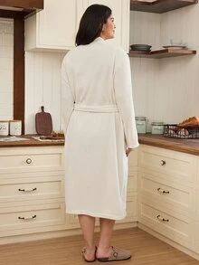 Doze Lane Casual Plush Long Sleeve Plus Size Robe With Patch Pockets - White - View 2