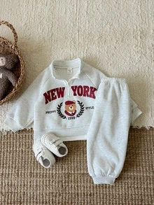 SHEIN 中性嬰兒男/女童 幼兒 2件組 秋冬抓絨內裡加厚休閒可愛 2合1立領衛衣套裝 嬰兒冬季套裝 聖誕 運動服 慢跑褲 - 淺灰色 - 查看 4
