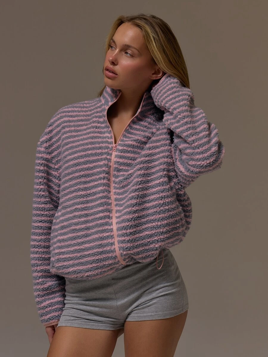 Musera Sport بلوزة رياضية من الفليس بتصميم مخطط وبورج، بياقة عالية وسحاب كامل، فضفاضة مع حافة مطاطية، لطيفة وأنثوية، للخريف والشتاء، مناسبة للجيم والعطلات، بتصميم رقيق وبارد - متعدد الألوان - مشاهدة 1