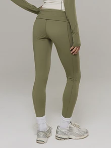 Musera Sport طقم رياضي ضيق بخصر مطوي ومكشكش بطبقتين، ليقنز للتمارين الرياضية والنشاطات الخارجية والجيم، Terra Peak - أخضر - مشاهدة 4