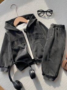 SHEIN 中性嬰兒男/女童、幼兒 2 件組秋冬休閒時尚黑色紮染連帽夾克套裝、運動衫套裝、嬰兒冬季穿搭套裝、街頭風 - 黑色 - 查看 1