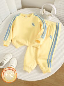 SHEIN 2件組兒童小男孩秋冬休閒運動衫與長褲套裝，運動衫套裝，男孩套裝，秋冬套裝，運動套裝，黃色套裝 - 彩色 - 查看 3