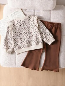SHEIN Playful Pals 2件組幼女運動衫喇叭褲套裝，可愛甜美棕色奶油花卉荷葉邊飾，長袖圓領，休閒款，適合秋季戶外穿著 - 彩色 - 查看 2