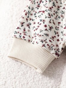 SHEIN Playful Pals 2件組幼女運動衫喇叭褲套裝，可愛甜美棕色奶油花卉荷葉邊飾，長袖圓領，休閒款，適合秋季戶外穿著 - 彩色 - 查看 4