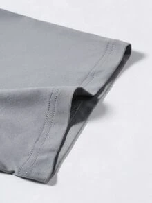 Manfinity Homme Kaos Pria Lengan Pendek Kerah Bulat dengan Saku Tempel di Dada Kiri dan Label Kulit - Light Grey - View 5