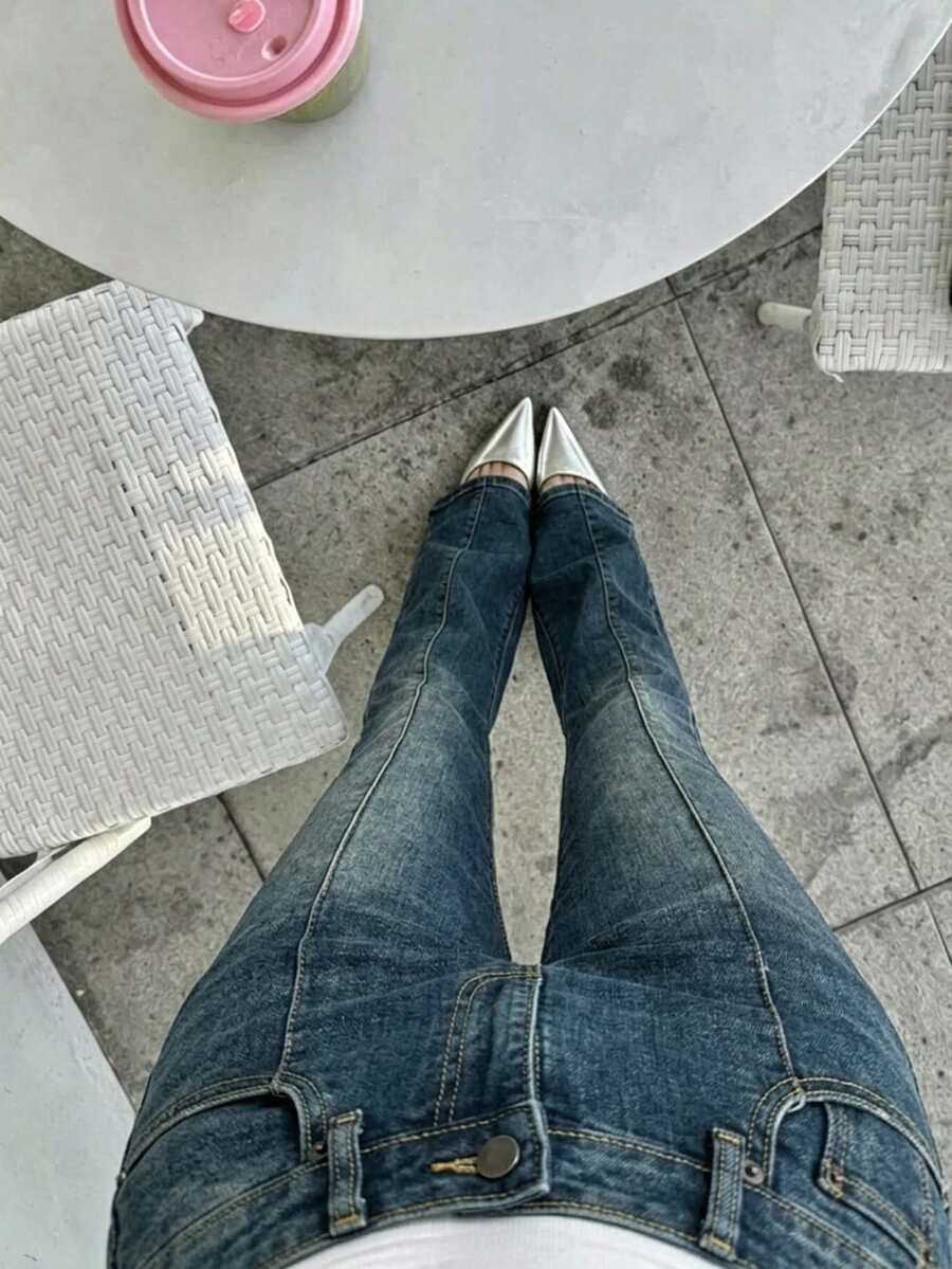 DAZY 女款休閒街頭風百搭喇叭腿牛仔褲，附口袋，藍灰色，適合早午餐與秋季穿搭 - 深色水洗藍 - 查看 1