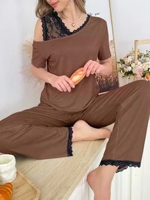 SHEIN 對比色蕾絲拼接不對稱露肩休閒短袖長褲睡衣套裝 - 棕色 - 查看 5