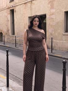 SHEIN MOD 大尺碼女款波點印花不對稱單肩上衣與寬腿褲時尚兩件套 - 棕色 - 查看 7