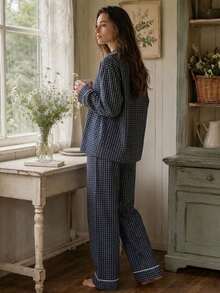DAZY Set Piyama Atasan dan Celana Lengan Panjang Bermotif Kotak-kotak untuk Wanita - Navy Blue - View 2