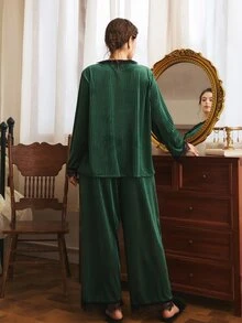 Côtesoire Plus Size Women's French Elegant Glossy Velvet & Lace Long Sleeve Pajama Set With Pants - Dark Green - View 2