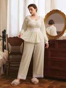 Côtesoire طقم بيجامة نسائي مقاس كبير بتصميم فرنسي رومانسي من المخمل اللامع بأكمام طويلة وبنطال مزين بالدانتيل - لون شمبانيي - مشاهدة 3