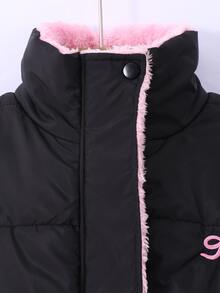 SHEIN 女童可愛短版羽絨外套，黑色立領冬季外套，飾有精緻粉色蝴蝶結刺繡，粉色刷毛內裡，拉鍊與鈕扣開合，寬鬆短版填充外套，女童秋冬日常街頭休閒外套 - 黑色 - 查看 7
