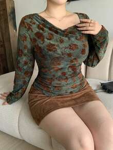 Dazy Plus Flocked Jacquard Fitted Elegant Asymmetric Cold Shoulder Long Sleeve T-Shirt - Dark Green - View 3