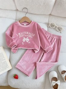 SHEIN Playful Pals 2件組女嬰粉色天鵝絨字母蝴蝶結刺繡長袖上衣與寬腿褲套裝，寬鬆休閒版型，適合秋冬日常穿著、戶外活動、街頭風、家庭聚會、拍照拍攝 - 粉色 - 查看 3