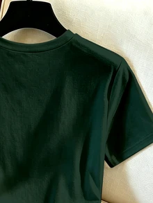 GlowEve CURVE 女款大尺碼圓領蕾絲拼接不對稱下擺純色休閒百搭日常短袖T恤 - 軍綠色 - 查看 4