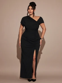 Gossip Girl X SHEIN SHEIN BAE CURVE فستان أسود غير متماثل مع تجاعيد وفتحة جانبية للنساء ذوات الحجم الكبير - الأسود - مشاهدة 1