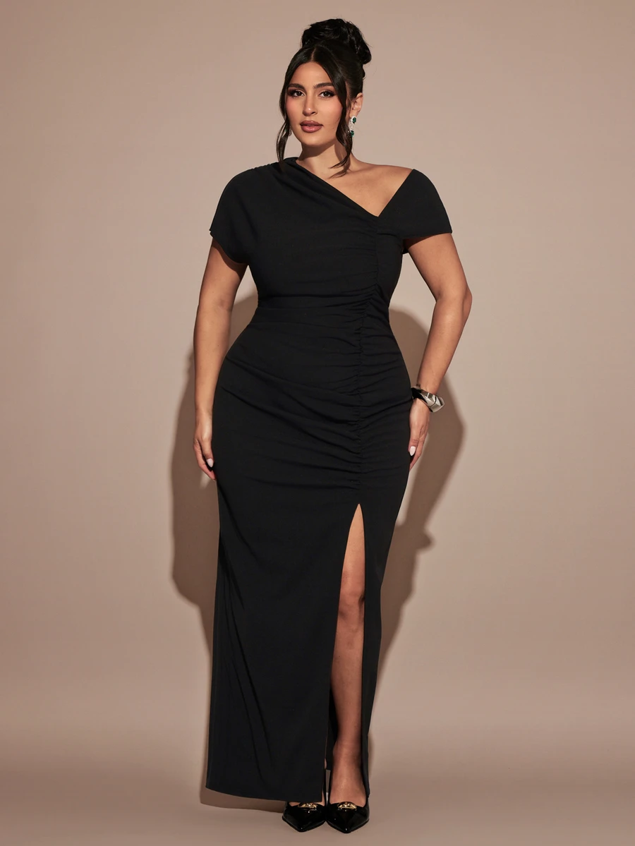 Gossip Girl X SHEIN SHEIN BAE CURVE فستان أسود غير متماثل مع تجاعيد وفتحة جانبية للنساء ذوات الحجم الكبير - الأسود - مشاهدة 1