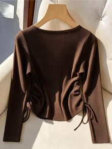 GlowEve CURVE Kaos Lengan Panjang Rajut Bergaris Warna Polos Leher V Elegan Ukuran Plus, Desain Kancing Tunggal dengan Tali Serut untuk Memperampingkan Pinggang, Cocok untuk Perjalanan Sehari-hari, Atasan Serbaguna untuk Pesta dan Bepergian - Mocha Brown - View 2