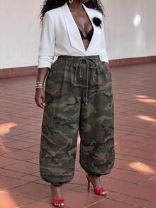 Slaydiva Celana Kargo Motif Kamuflase Ukuran Besar, Celana Panjang Longgar Ukuran Besar dengan Tali Serut Elastis, Streetwear Hip Hop untuk Wanita Berlekuk Tubuh - Hijau - View 3