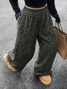 Dazy Plus Elastic Waist Casual Minimalist Leopard Print Long Pants - Army Green - View 1