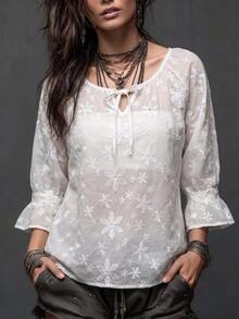 Breezaya 女款刺繡領結領喇叭袖時尚襯衫 - 白色 - 查看 3