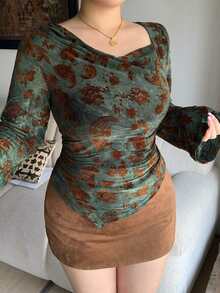 Dazy Plus Flocked Jacquard Fitted Elegant Asymmetric Cold Shoulder Long Sleeve T-Shirt - Dark Green - View 1