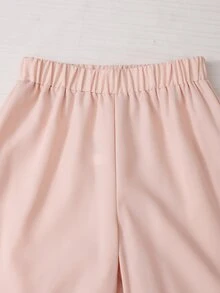 SHEIN Elladie kids 女童學院風三件套，藍白細條紋領口長袖襯衫，搭配海軍藍交叉雙扣收腰背心，配對彈性腰寬腿垂墜長褲，面料平滑挺括，修身剪裁，適合日常上學、主持表演、正式場合，簡約百搭，適合各種身形 - 杏色 - 查看 8