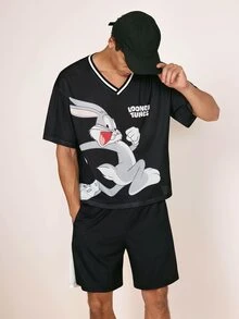 LOONEY TUNES X SHEIN طقم تي شيرت رجالي بياقة على شكل حرف V وأكمام قصيرة مطبوع عليه حروف وشورت LOONEY TUNES - الأسود - مشاهدة 4