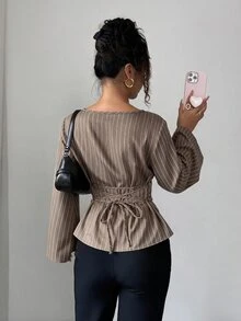 Siren Gaze 女款優雅條紋船領喇叭袖荷葉邊上衣，秋季辦公通勤時尚修身襯衫，商務休閒通勤上衣 - 卡其色 - 查看 2