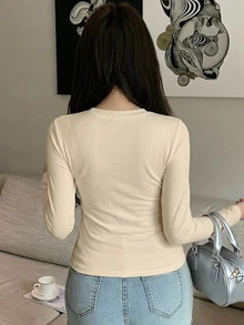 DAZY 女款素色圓領長袖休閒百搭T恤 - 杏色 - 查看 4
