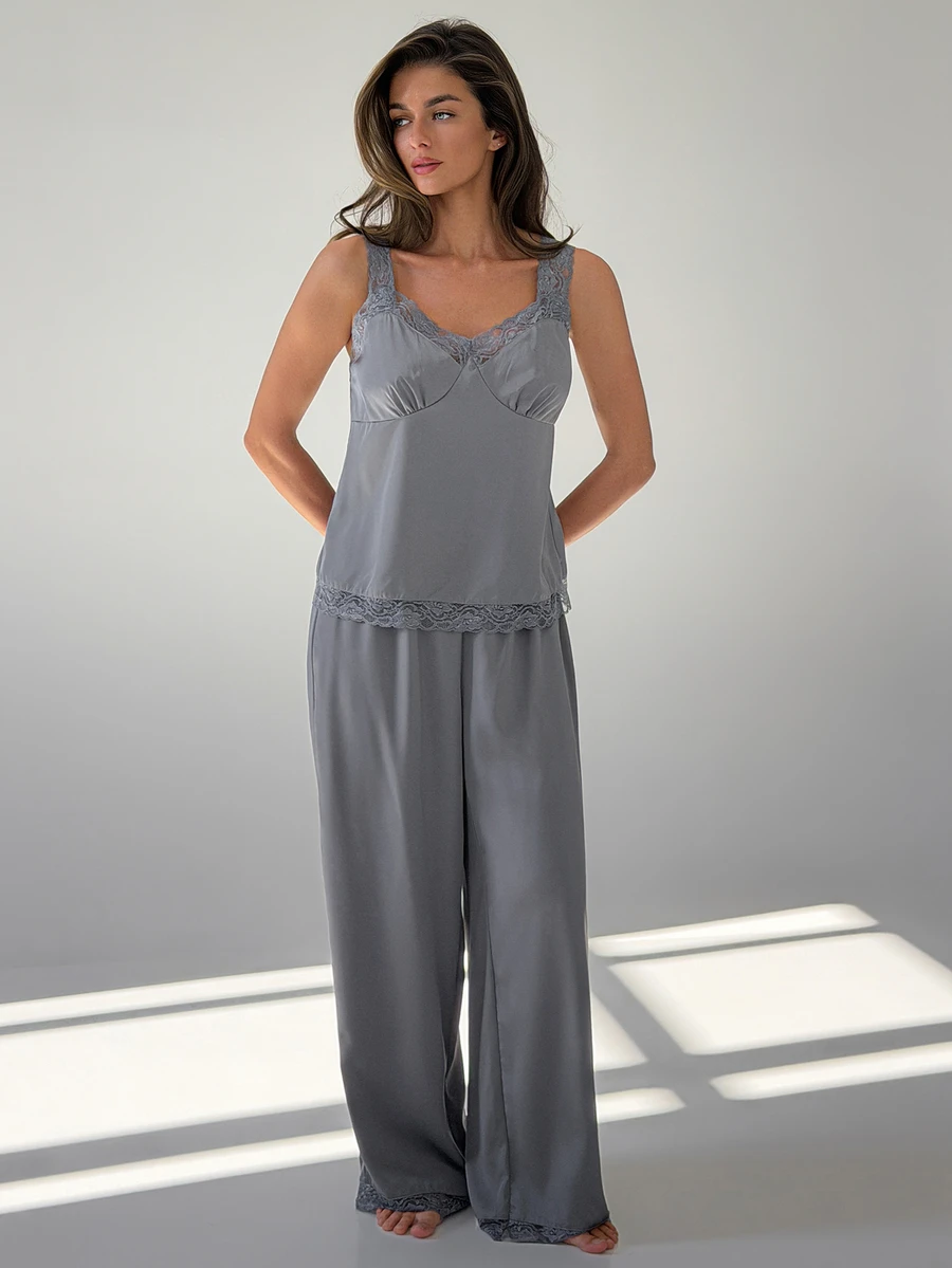 Livesso Set Pakaian Tidur Rumahan Kasual Sehari-hari untuk Wanita: Atasan dan Celana Patchwork Renda - Grey - View 1