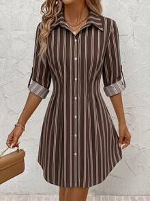 SHEIN Clasi Damen-Kurzkleid, klassisch elegant und vielseitig, braun gestreift, Hemdkragen, Langarm, tailliert, moderne urbane Business- und Bürokleidung, dezent im Old-Money-Stil, hochwertig elegant, Pendler- und Flughafen-Outfit, moderner lässiger Urlaubs-Nomaden-Look, vielseitiges Damen-Outfit für Country-Musik-Konzerte zu jeder Jahreszeit, Western-Stil Damenbekleidung, Nomaden-Stil Boho - Verschiedenfarbig - Übersicht 3