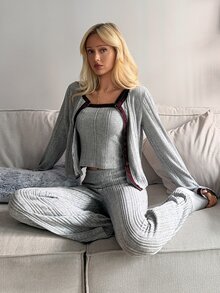 Livesso طقم بيجامة نسائي بقمة بأكمام طويلة وتصميم صدر واحد مع دانتيل متباين، كاميسول وبنطال طويل - رمادي - مشاهدة 8