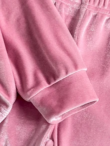 SHEIN Playful Pals 2件組女嬰粉色天鵝絨字母蝴蝶結刺繡長袖上衣與寬腿褲套裝，寬鬆休閒版型，適合秋冬日常穿著、戶外活動、街頭風、家庭聚會、拍照拍攝 - 粉色 - 查看 8