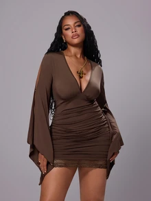 Rustia Vestido de moda sexy ajustado con escote en V profundo, mangas divididas y fruncido para mujeres de talla grande en unicolor - Marrón - Ver 1