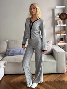 Livesso طقم بيجامة نسائي بقمة بأكمام طويلة وتصميم صدر واحد مع دانتيل متباين، كاميسول وبنطال طويل - رمادي - مشاهدة 10