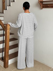 Dazy Plus Bộ đồ ngủ dáng rộng cổ tương phản kẻ sọc vải nỉ chải lông phong cách thường ngày cho mùa Thu/Đông - trắng - Xem 2