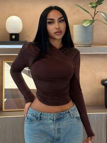 SHEIN SXY تي شيرت نسائي قصير بلون موحد مع تجاعيد وأكمام طويلة ضيق كاجوال - الأسود - مشاهدة 4