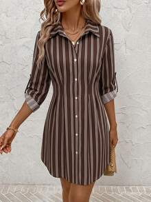 SHEIN Clasi Damen-Kurzkleid, klassisch elegant und vielseitig, braun gestreift, Hemdkragen, Langarm, tailliert, moderne urbane Business- und Bürokleidung, dezent im Old-Money-Stil, hochwertig elegant, Pendler- und Flughafen-Outfit, moderner lässiger Urlaubs-Nomaden-Look, vielseitiges Damen-Outfit für Country-Musik-Konzerte zu jeder Jahreszeit, Western-Stil Damenbekleidung, Nomaden-Stil Boho - Verschiedenfarbig - Übersicht 4