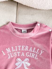 SHEIN Playful Pals 2件組女嬰粉色天鵝絨字母蝴蝶結刺繡長袖上衣與寬腿褲套裝，寬鬆休閒版型，適合秋冬日常穿著、戶外活動、街頭風、家庭聚會、拍照拍攝 - 粉色 - 查看 11