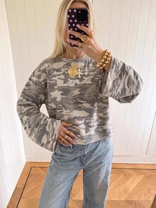 SHEIN EZwear 海外長袖迷彩印花T恤，大尺碼圓領長袖上衣，適合日常通勤、聚會、秋冬/夏季、聖誕節、新年、感恩節、派對、婚禮、海灘、畢業典禮、優雅、外出、約會、通勤、情人節、優雅、度假、Y2K、畢業典禮等 - 彩色 - 查看 4
