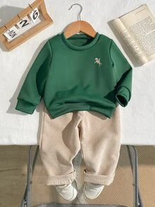 Souflis Souflis 2件組幼兒男童衛衣與燈芯絨長褲套裝，學院風深綠色卡其色，刺繡馬圖案，羅紋長袖圓領，舒適保暖秋季假日慢跑休閒套裝 - 墨綠色 - 查看 4