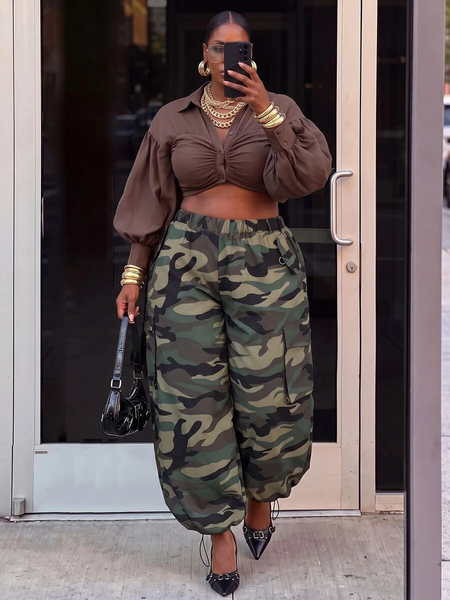 Slaydiva Plus Size Camo Print Cargo Pants, High Waist Multi Pocket Baggy Wide Leg Streetwear Trousers